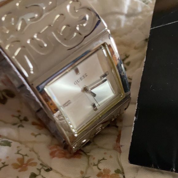 NWT (need battery) GUESS watches- silver main image 4
